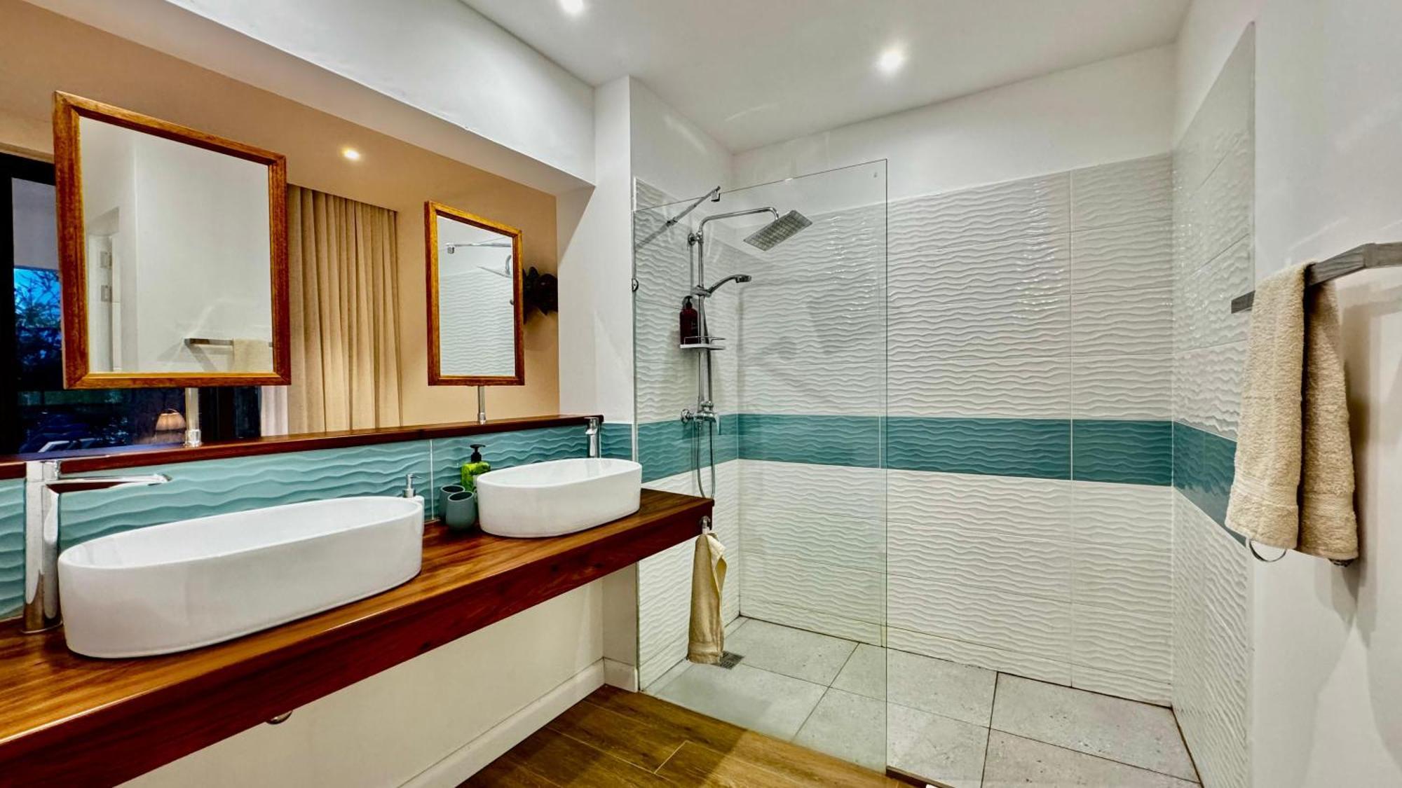 Appartement De Luxe Piscine Et Vue Mer Rivière Noire Esterno foto